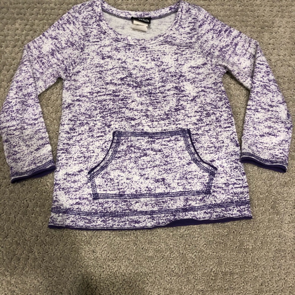 Adorable long sleeve top!